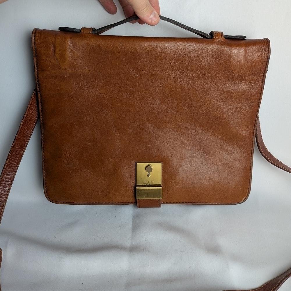 VINTAGE 70-80 Caramel Tan Shoulder Or Crossbody Leather Bag Comes With Keys